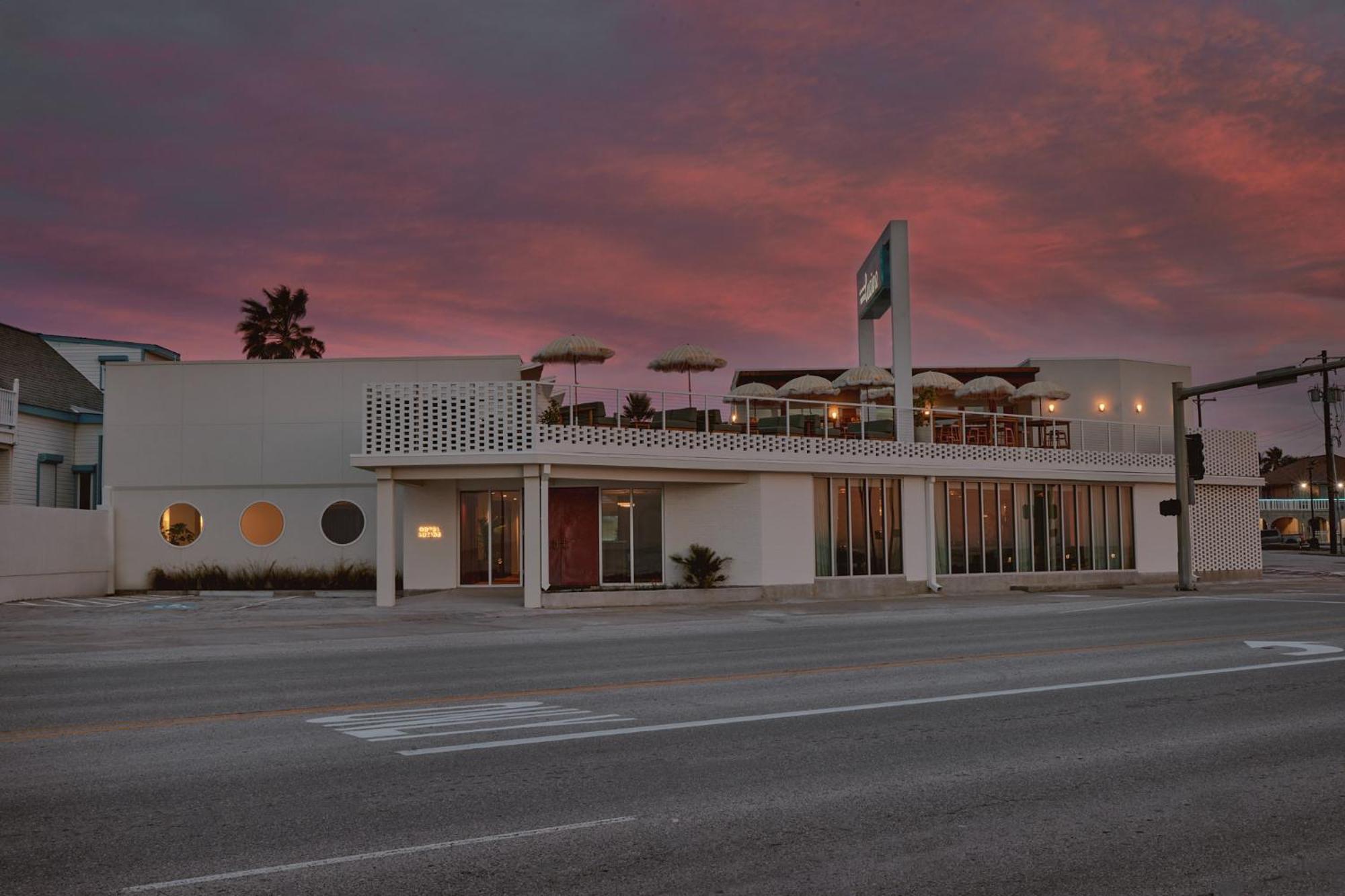 Hotel Lucine Galveston Bagian luar foto